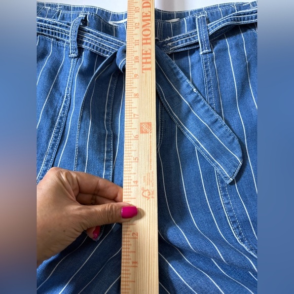 Cute Blue Chambray Wide Leg Cropped Pants with White Stripes. Cotton, Tencel. - Picture 12 of 12